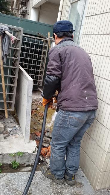 下关区管道清洗疏通84433447这样疏通管道管用吗